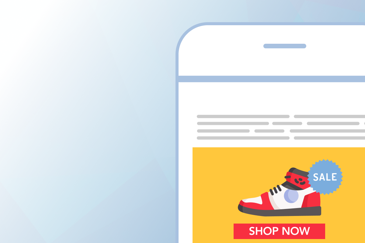 Image on standard seoplus+ blue triangle background, with mobile device illustration in the foreground. On the mobile device is a sample article with a remarketing ad. The remarketing ad features a shoe, a sale sticker, and a "Shop Now" button.